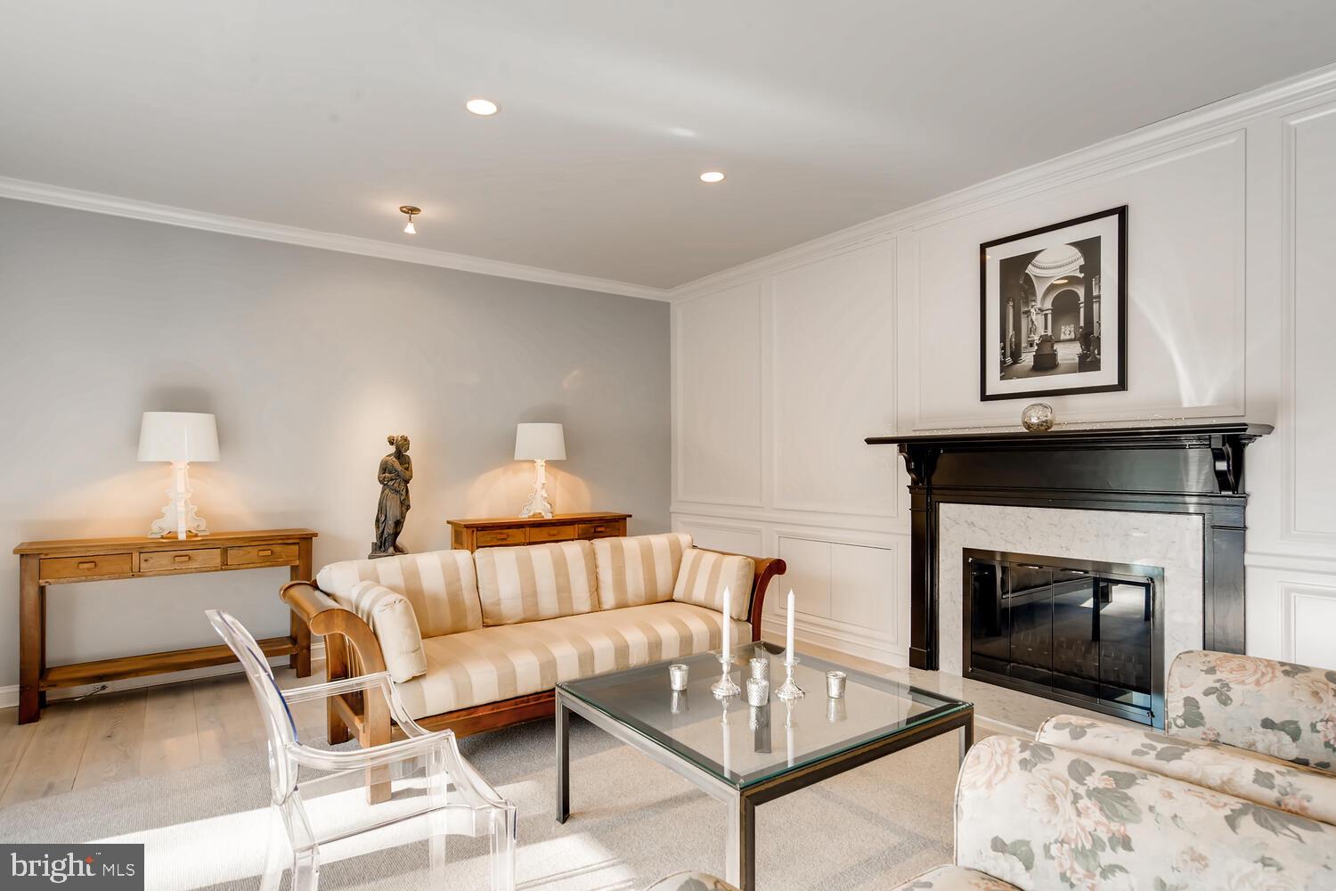 DEVON HILL - Residential