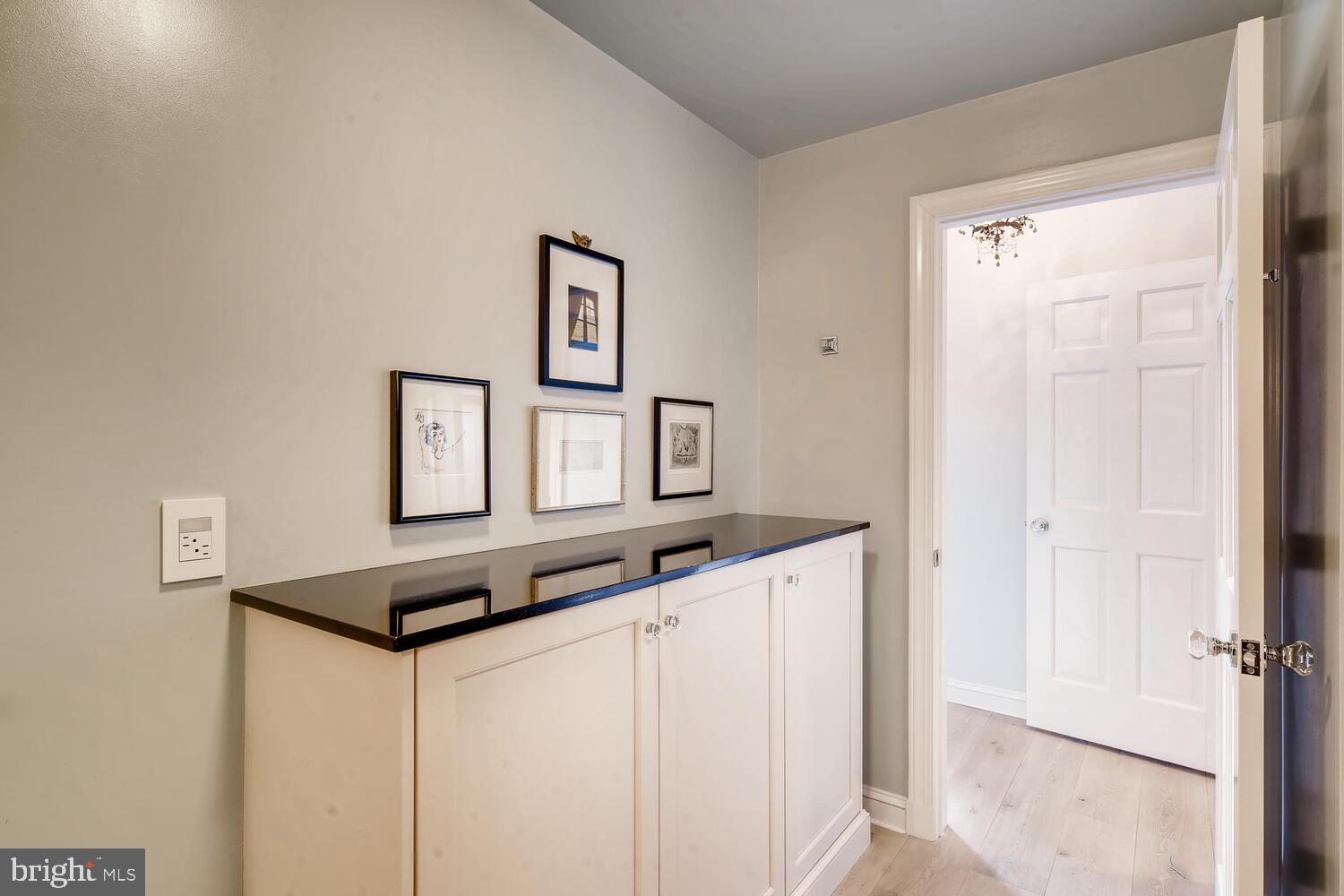 DEVON HILL - Residential