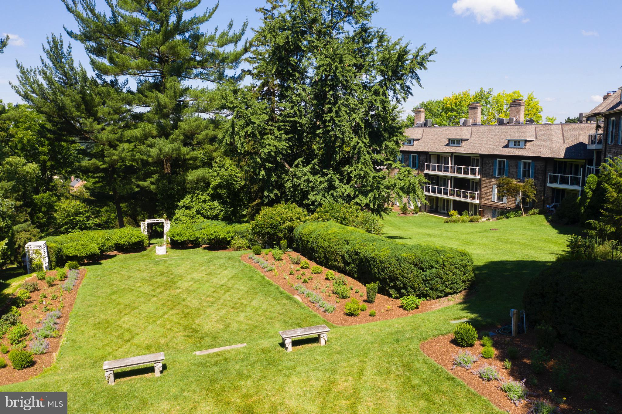 DEVON HILL - Residential