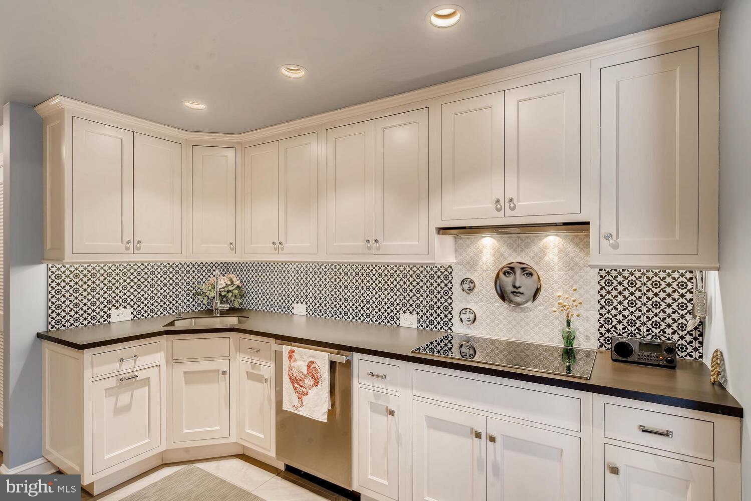 DEVON HILL - Residential