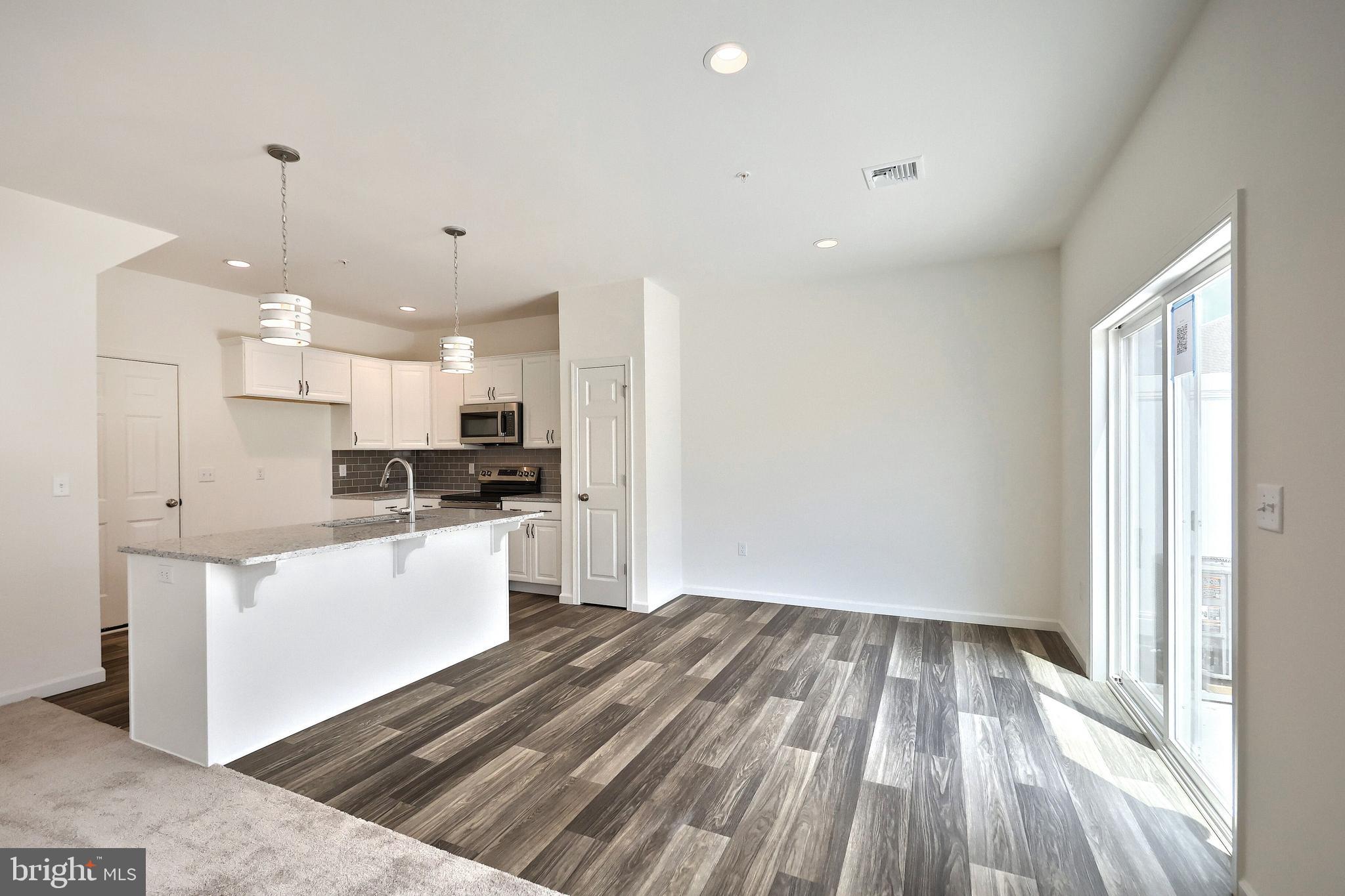 THE TOWNES AT BRIAR CREEK - Residential