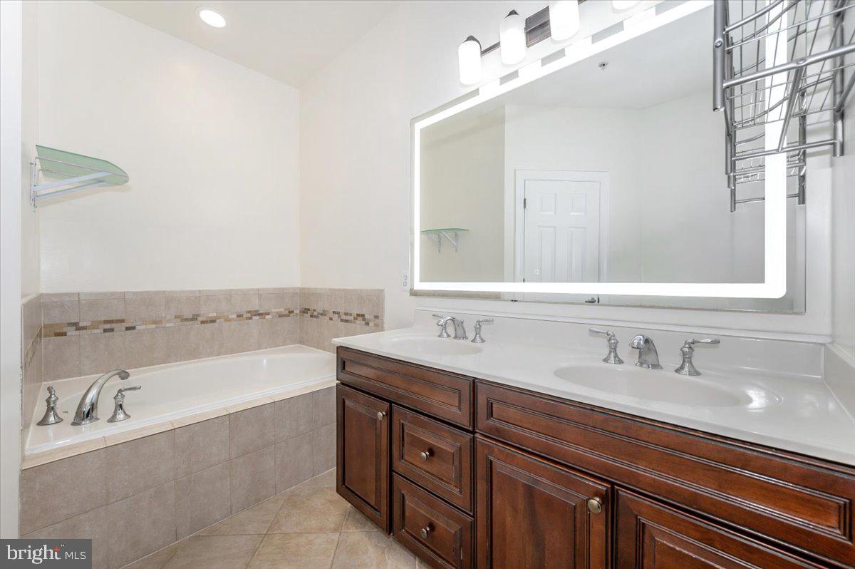 HIDDEN CREEK - Residential