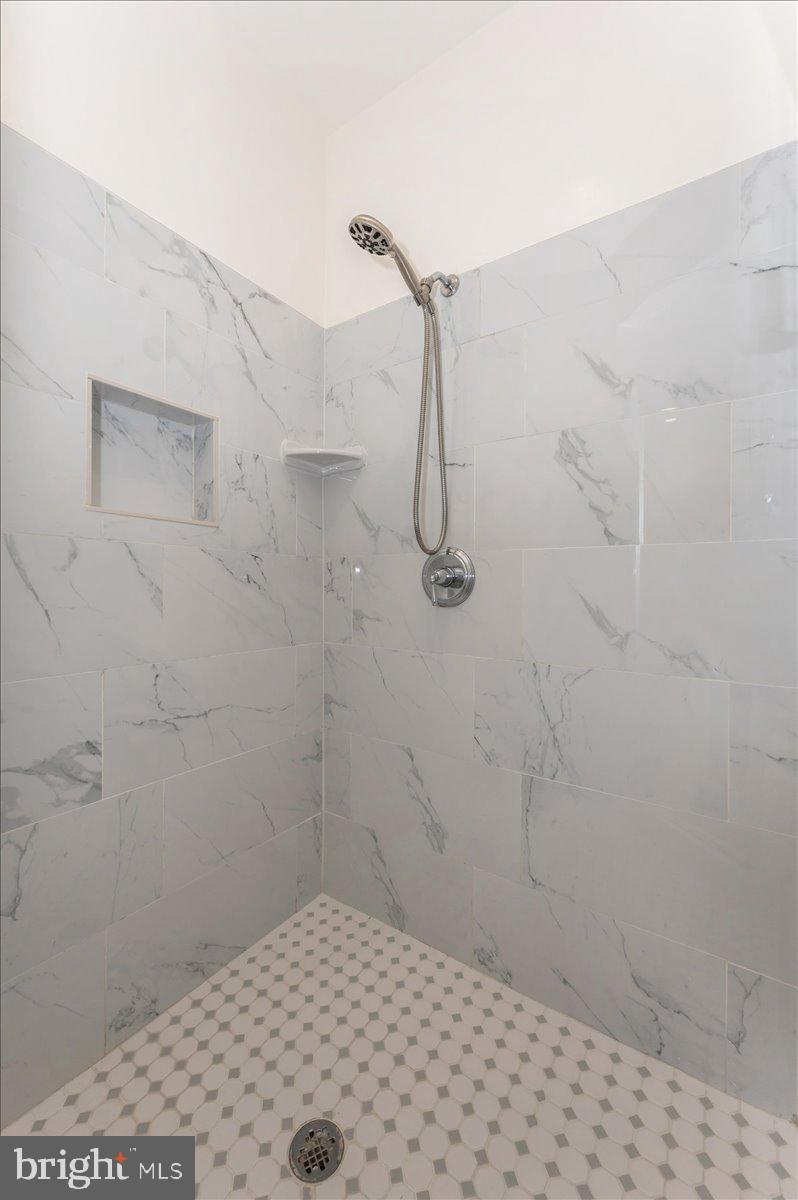 HIDDEN CREEK - Residential