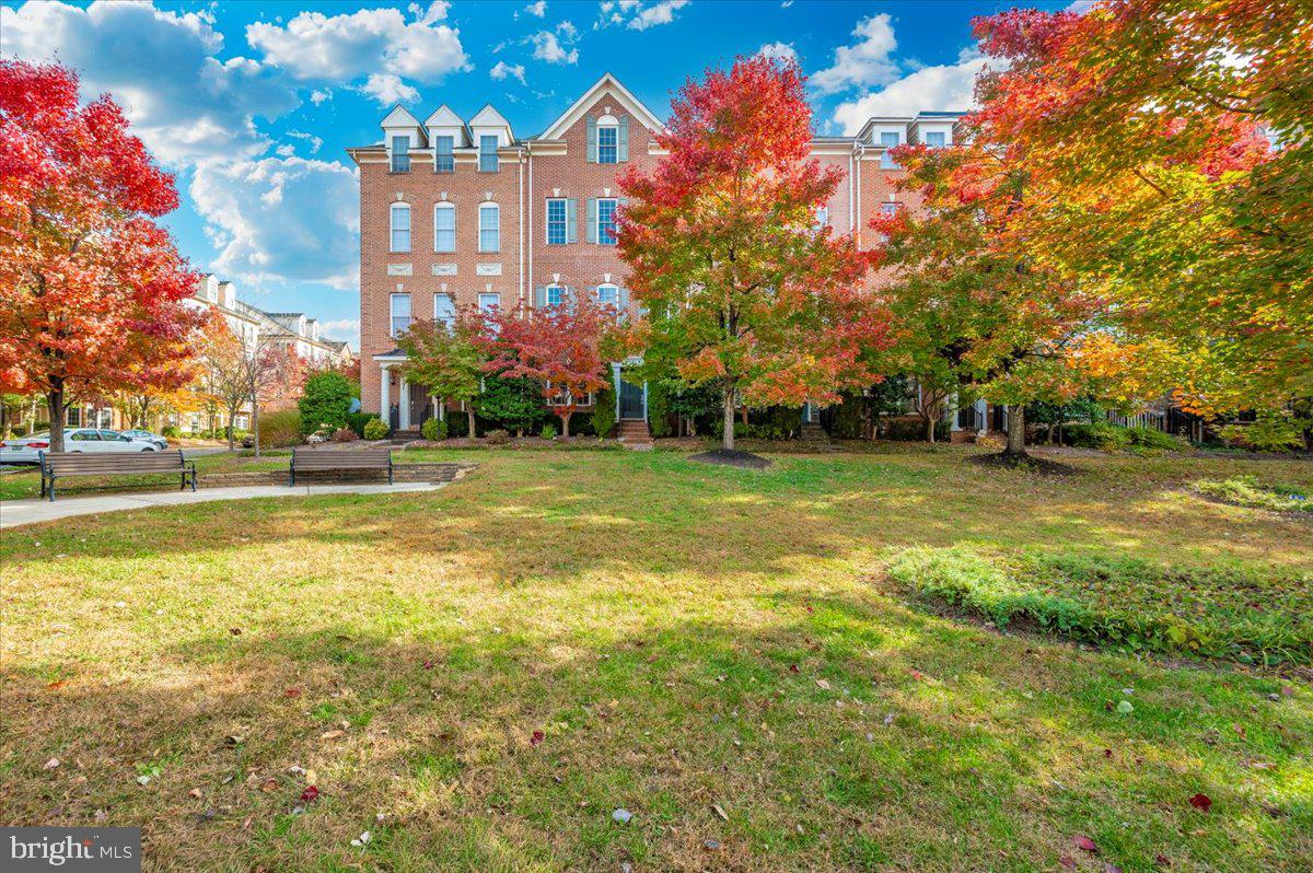 HIDDEN CREEK - Residential