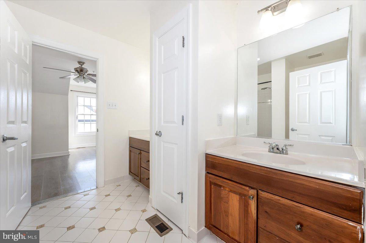 HIDDEN CREEK - Residential