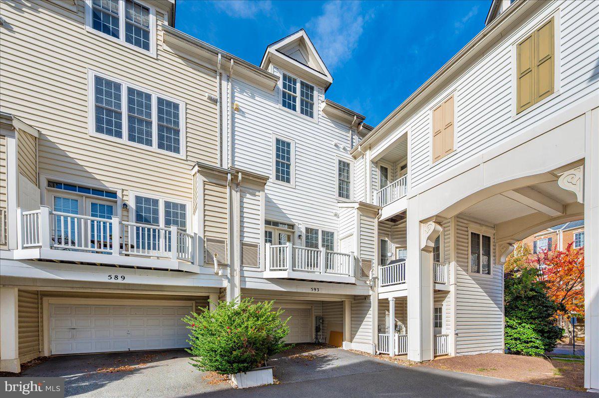 HIDDEN CREEK - Residential