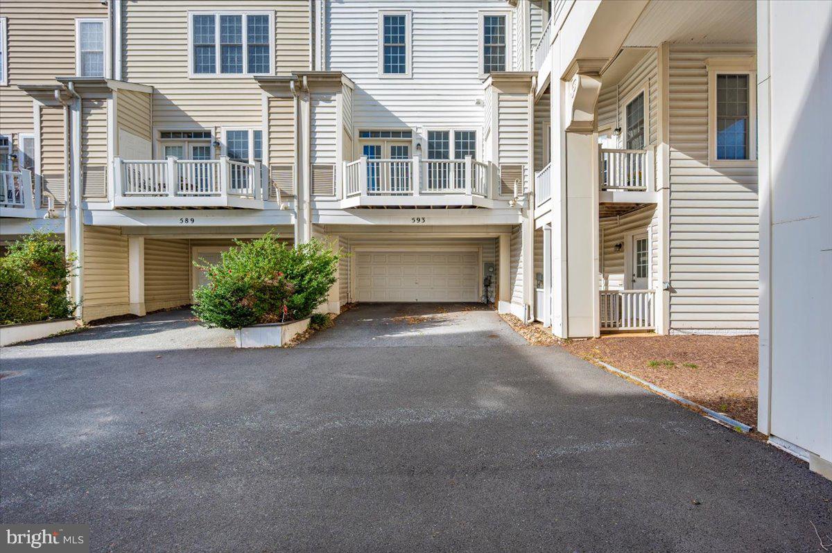 HIDDEN CREEK - Residential