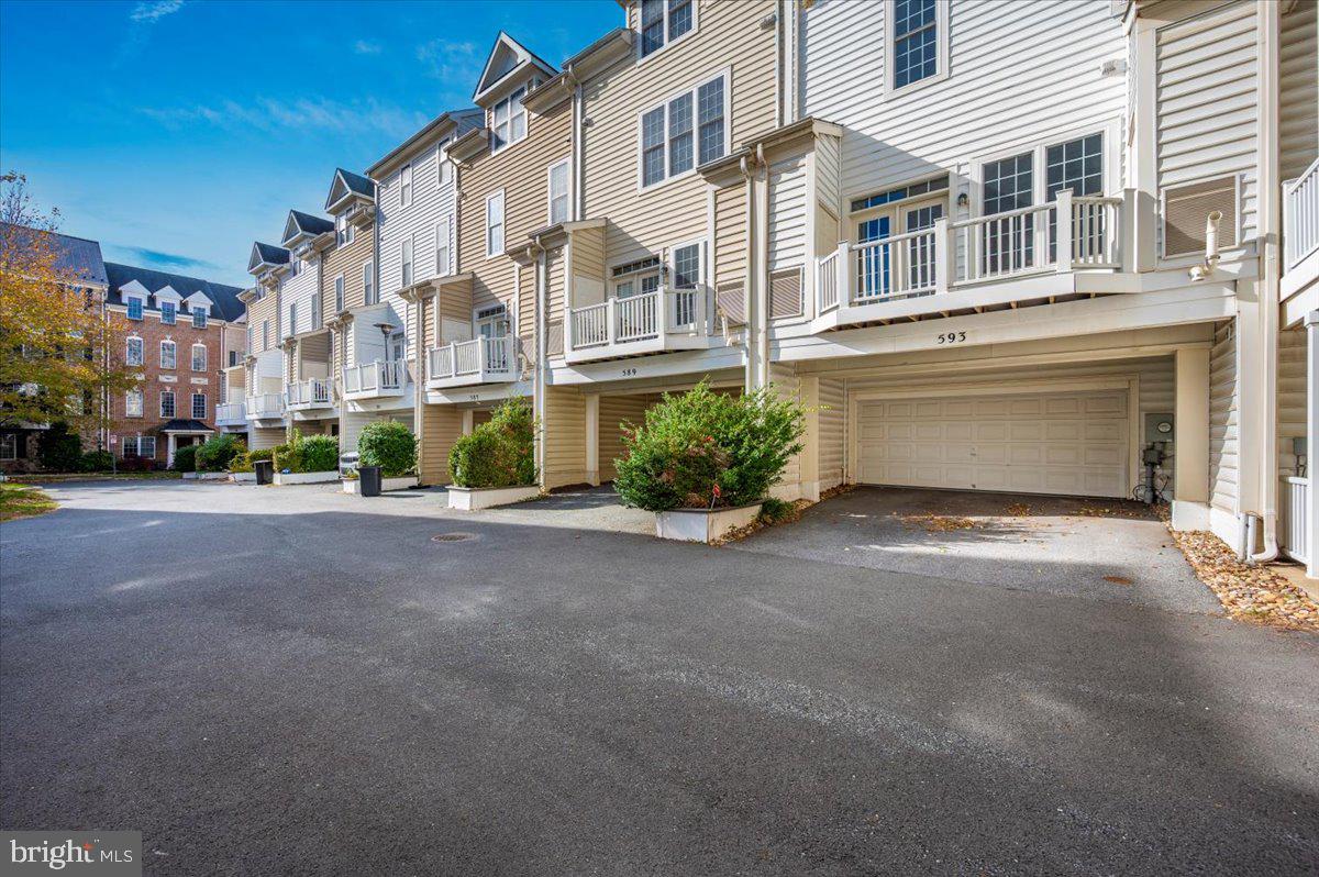 HIDDEN CREEK - Residential