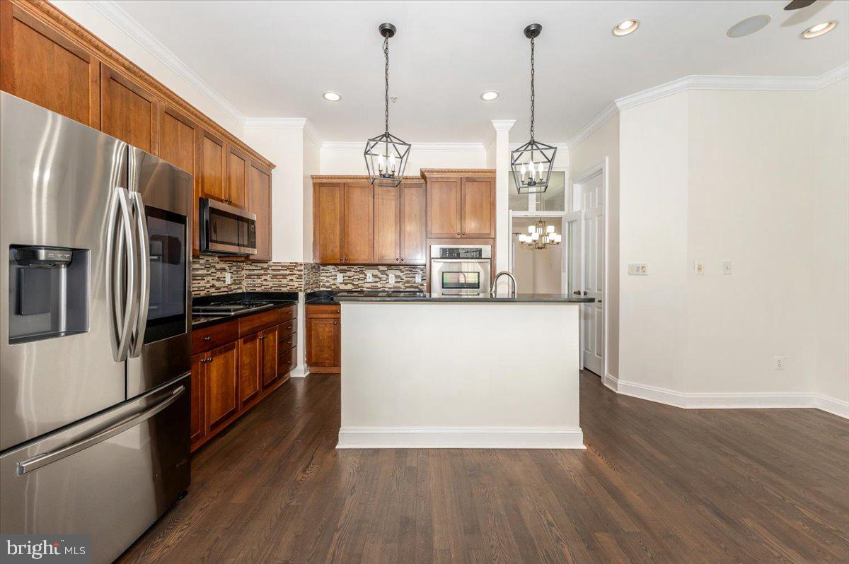 HIDDEN CREEK - Residential