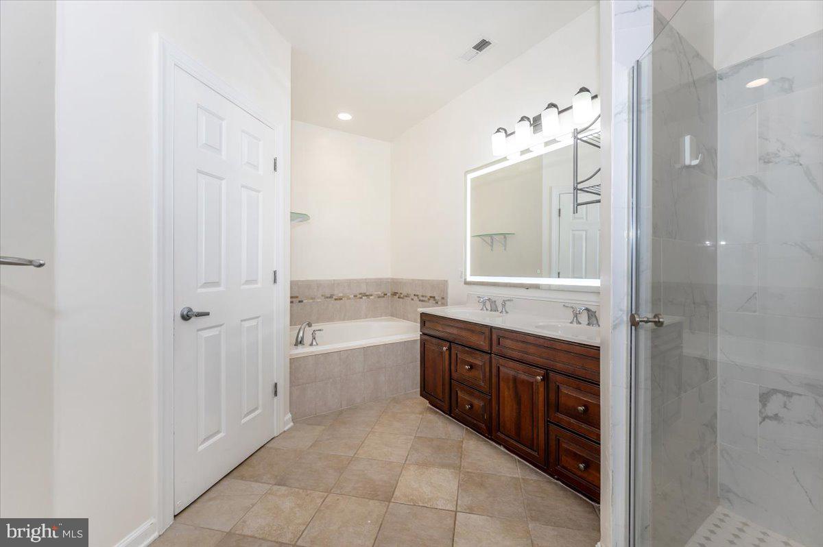 HIDDEN CREEK - Residential