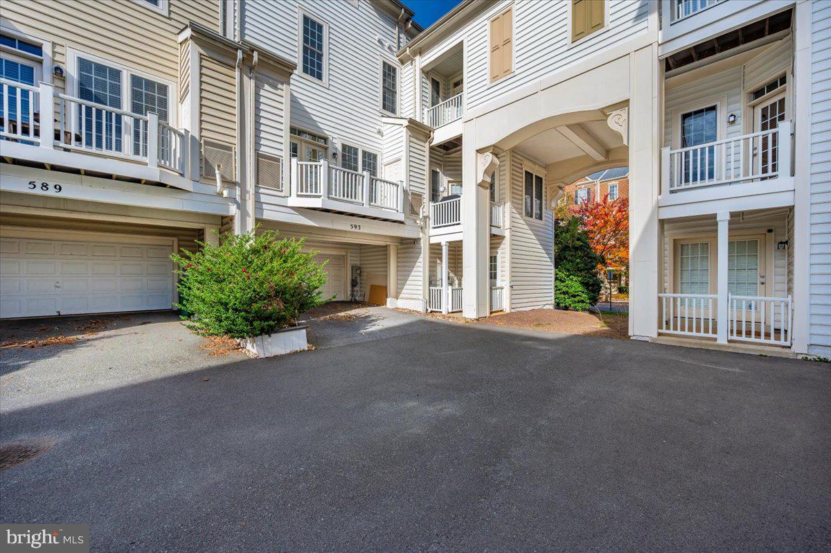 HIDDEN CREEK - Residential