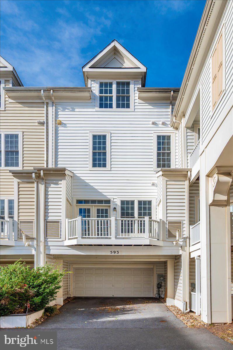 HIDDEN CREEK - Residential