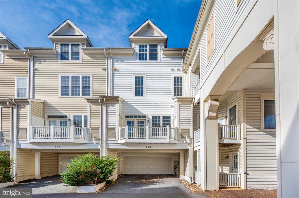 HIDDEN CREEK - Residential