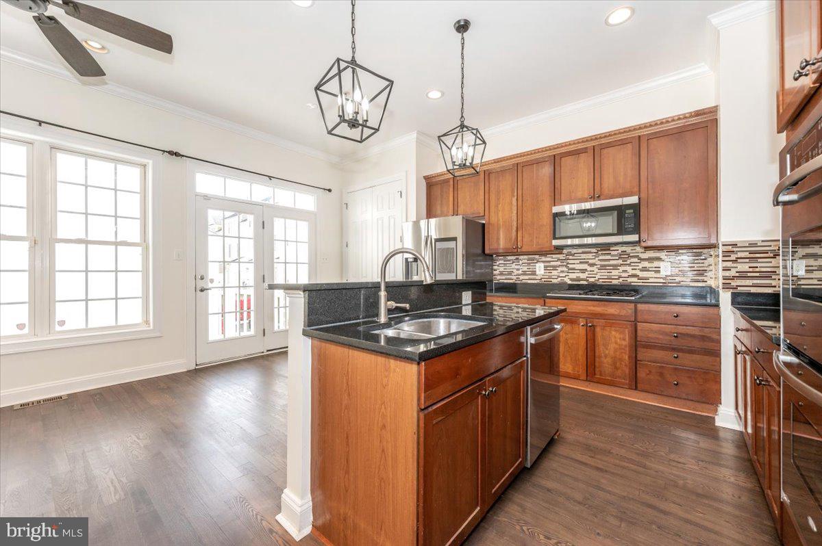 HIDDEN CREEK - Residential