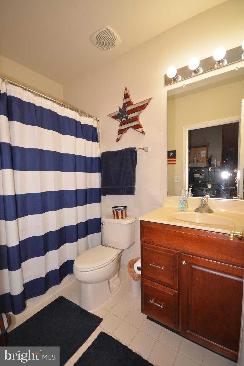 LOUDOUN VALLEY ESTATES 2 - Residential Lease