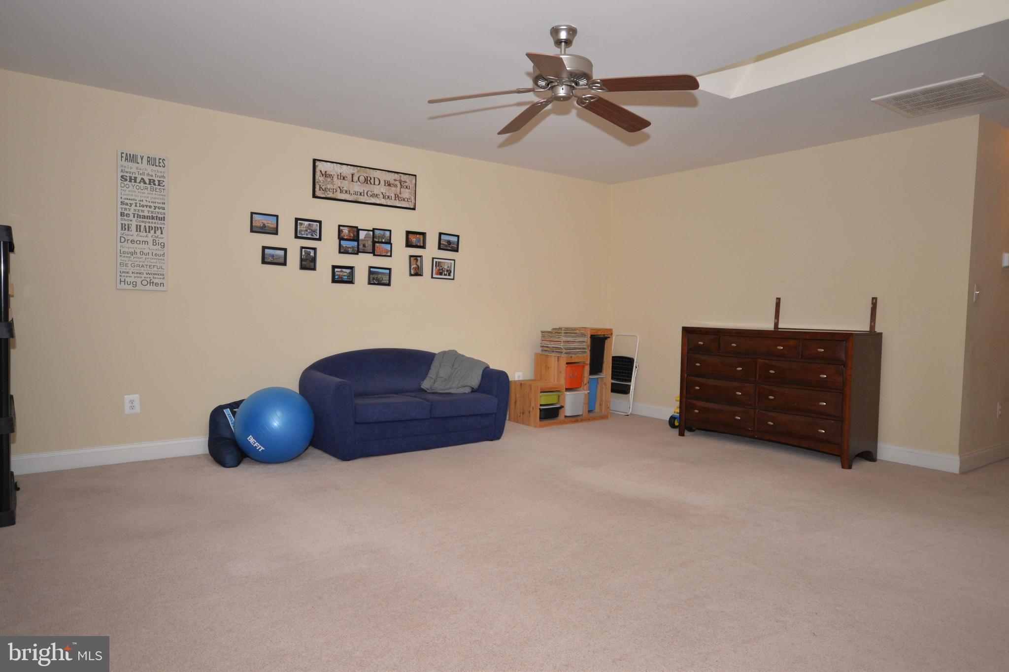 LOUDOUN VALLEY ESTATES 2 - Residential Lease