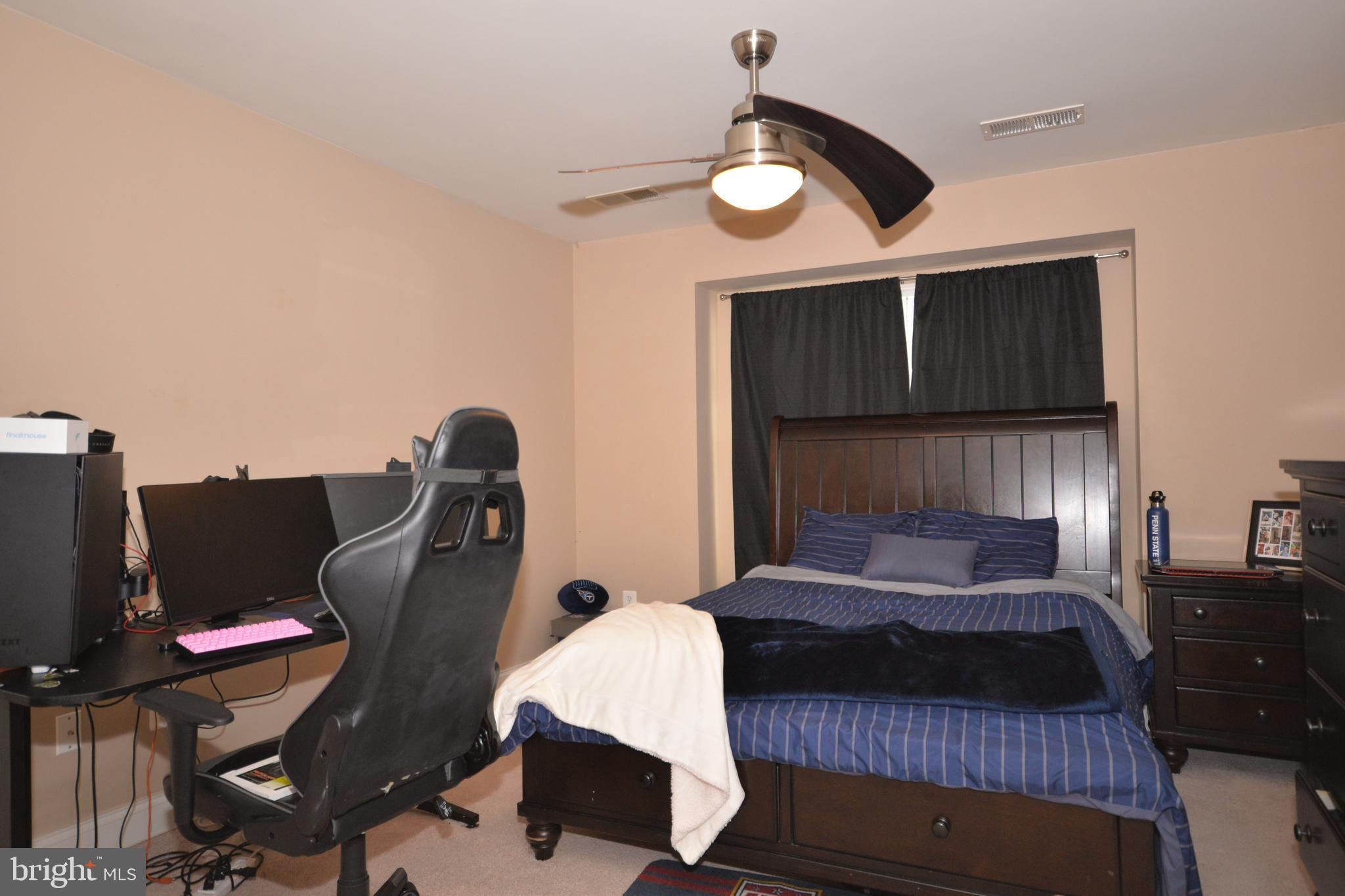 LOUDOUN VALLEY ESTATES 2 - Residential Lease