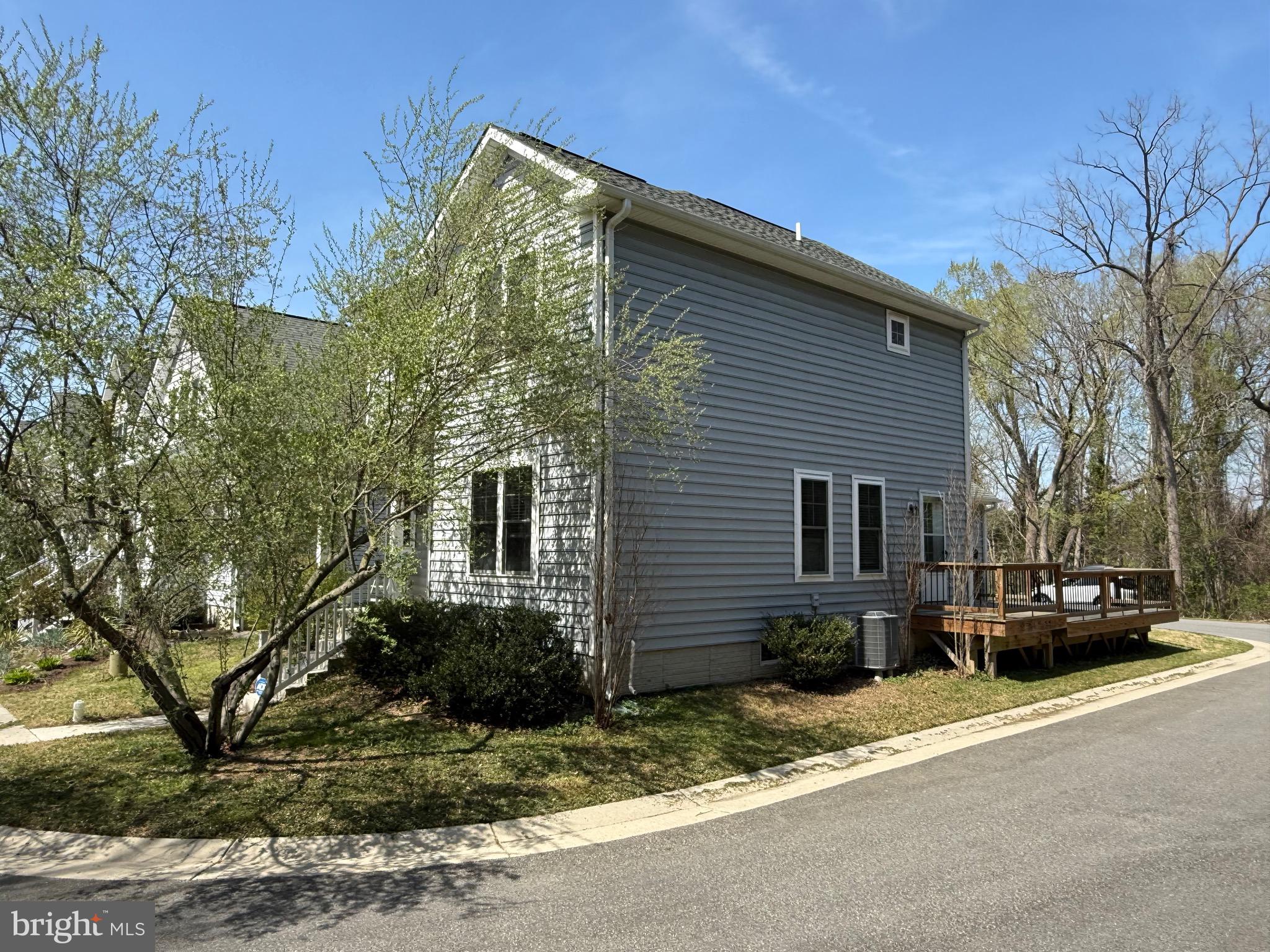 LOCUST COMMONS - Residential