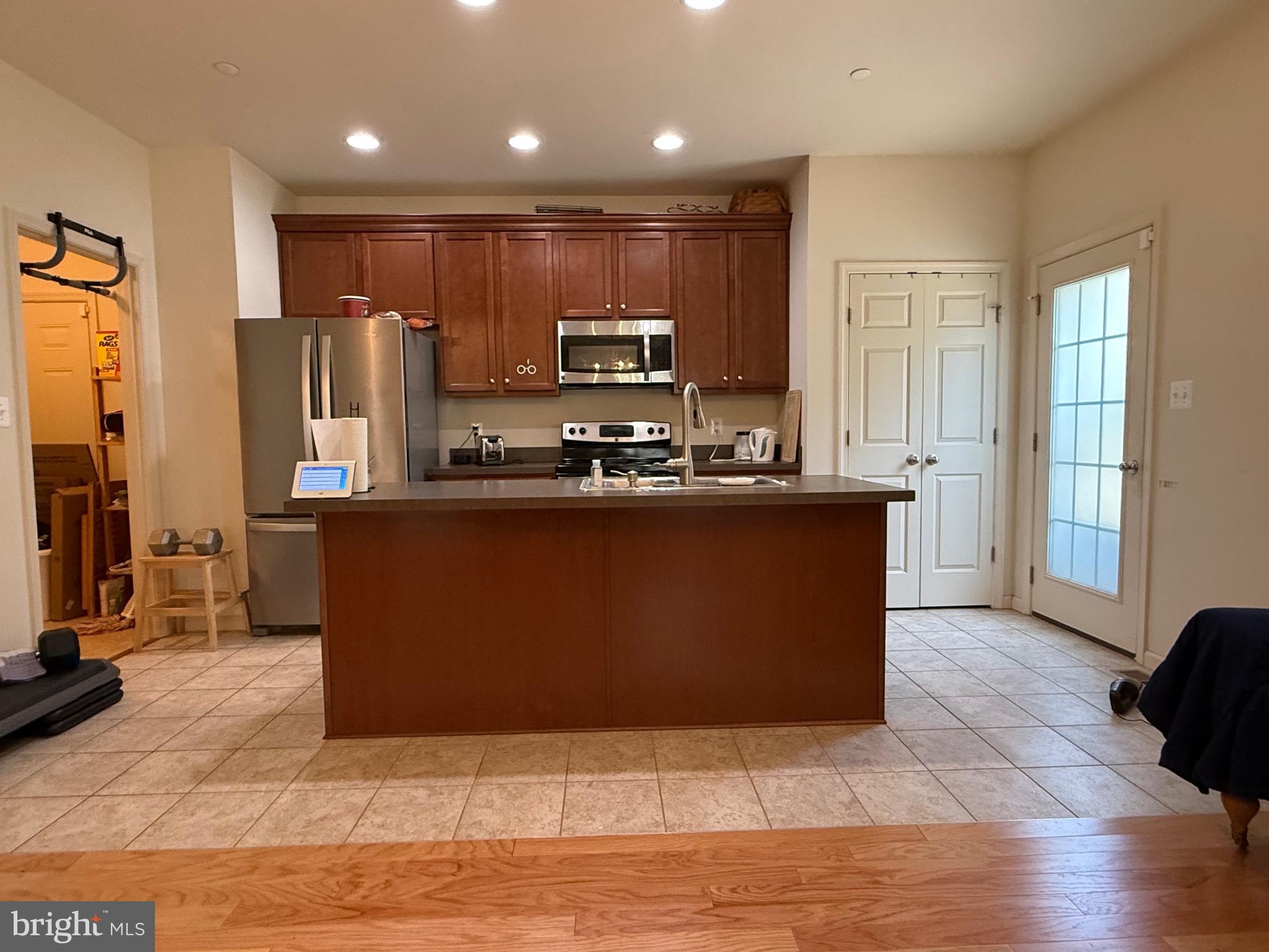 LOCUST COMMONS - Residential