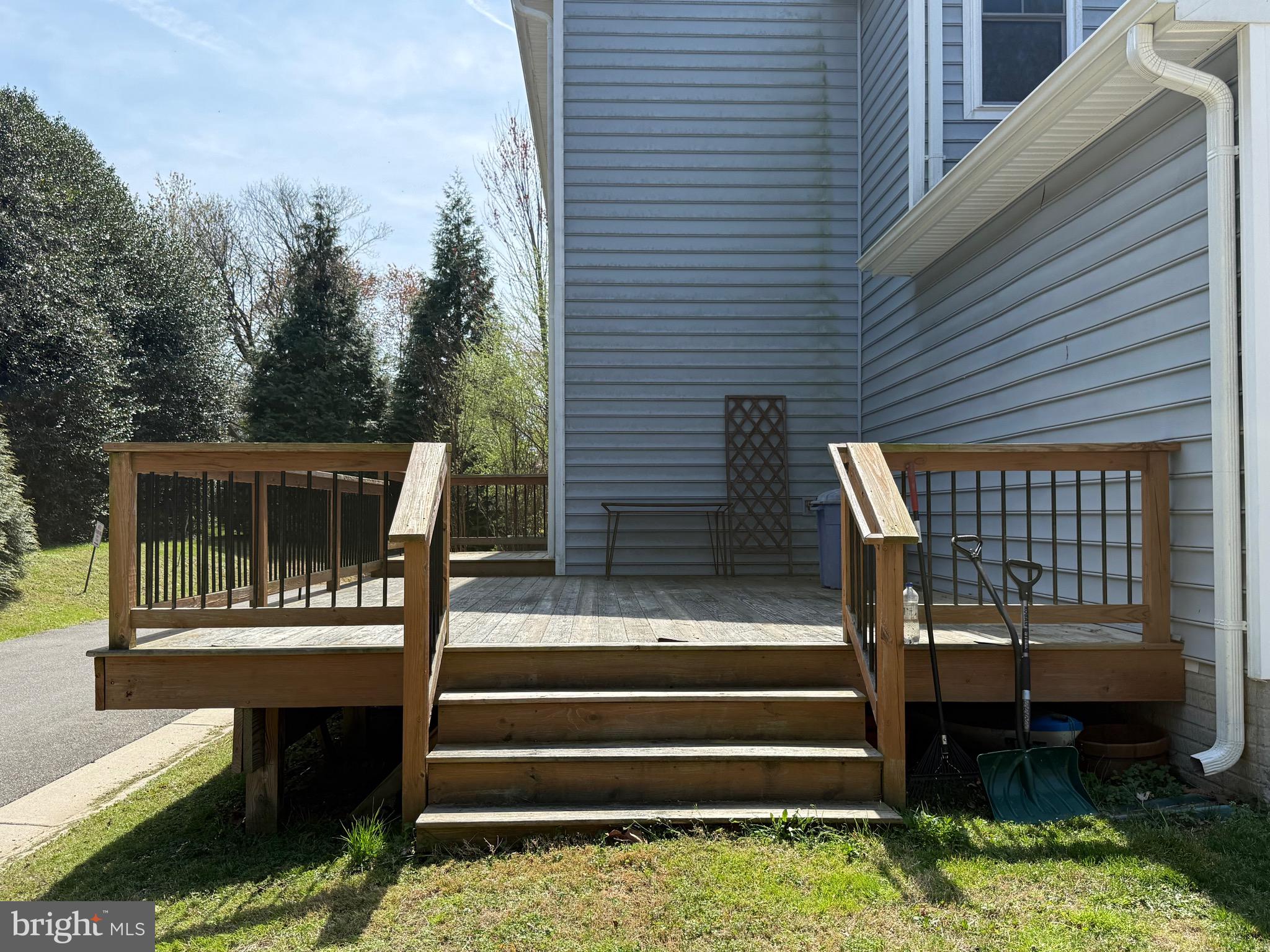 LOCUST COMMONS - Residential