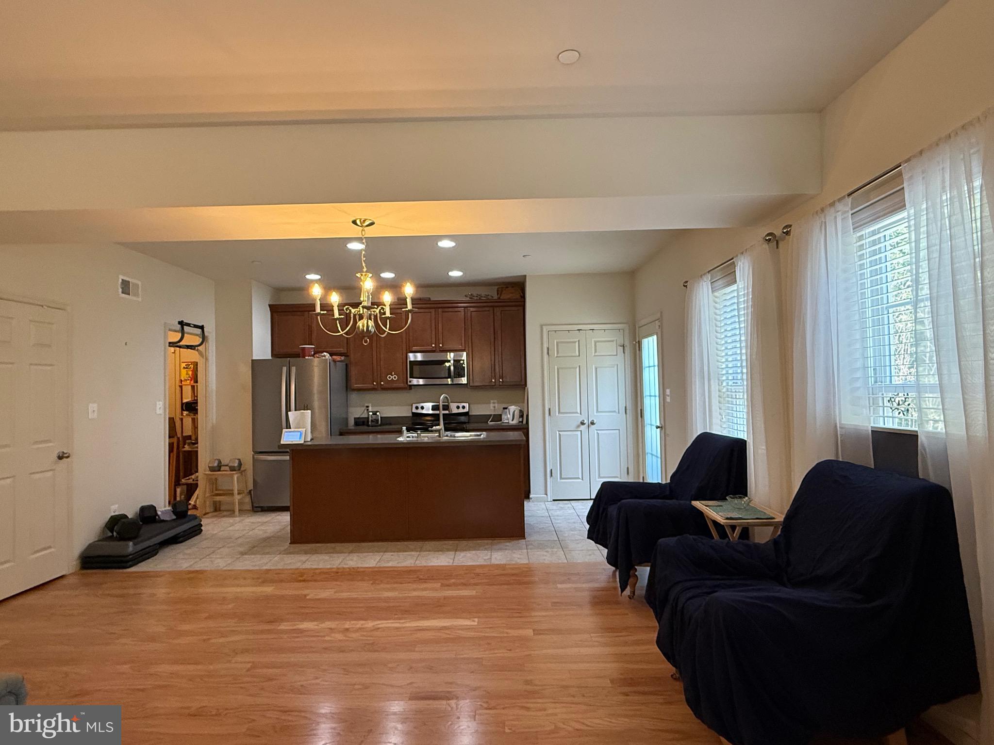 LOCUST COMMONS - Residential