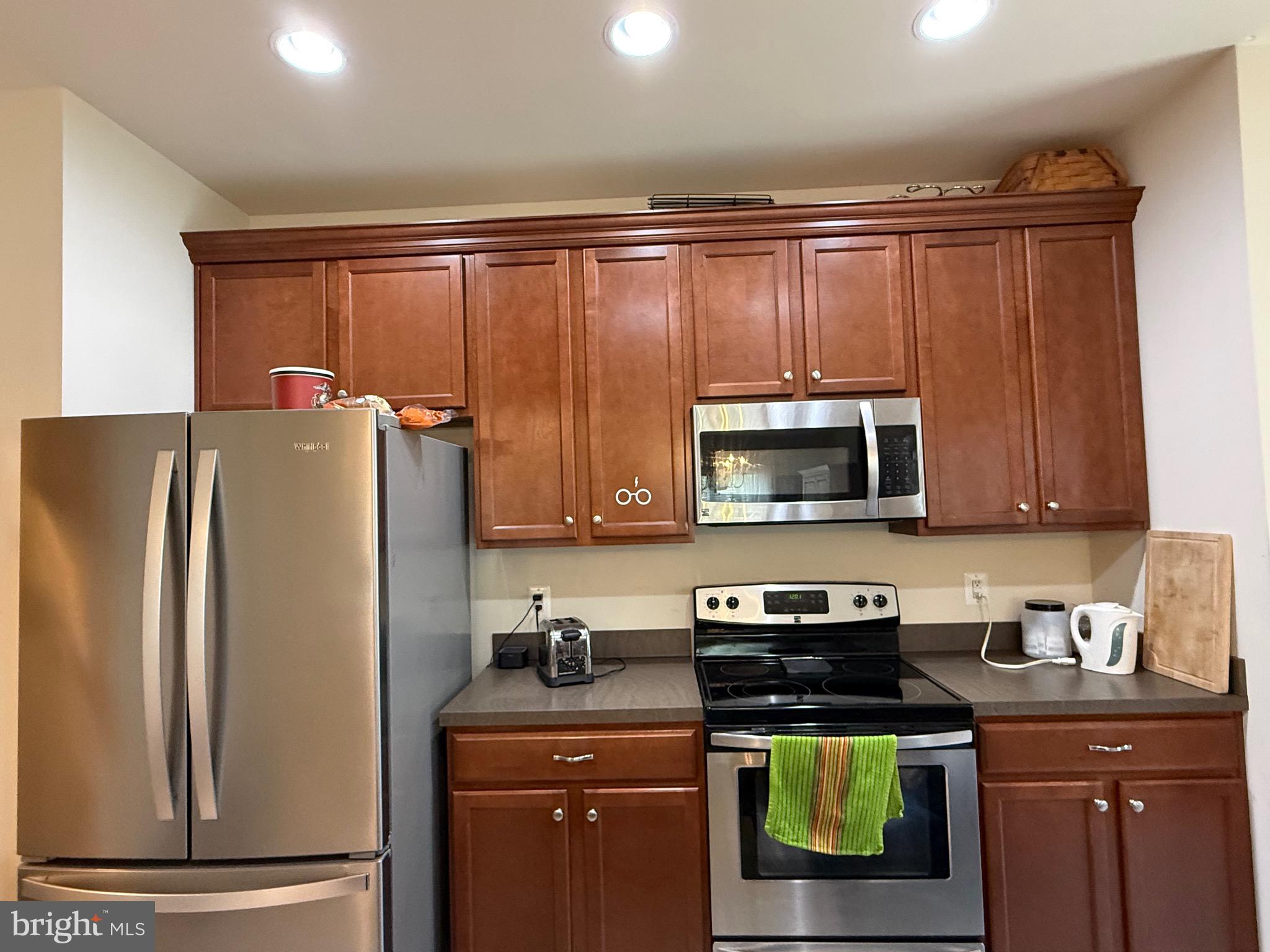 LOCUST COMMONS - Residential