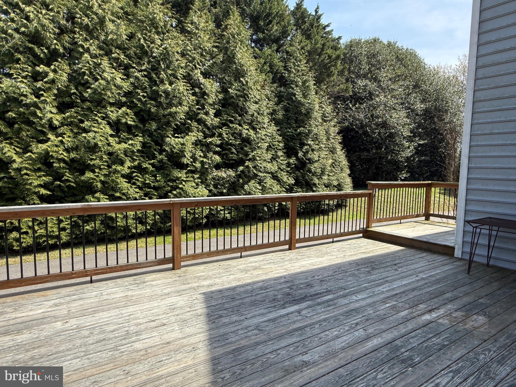 LOCUST COMMONS - Residential