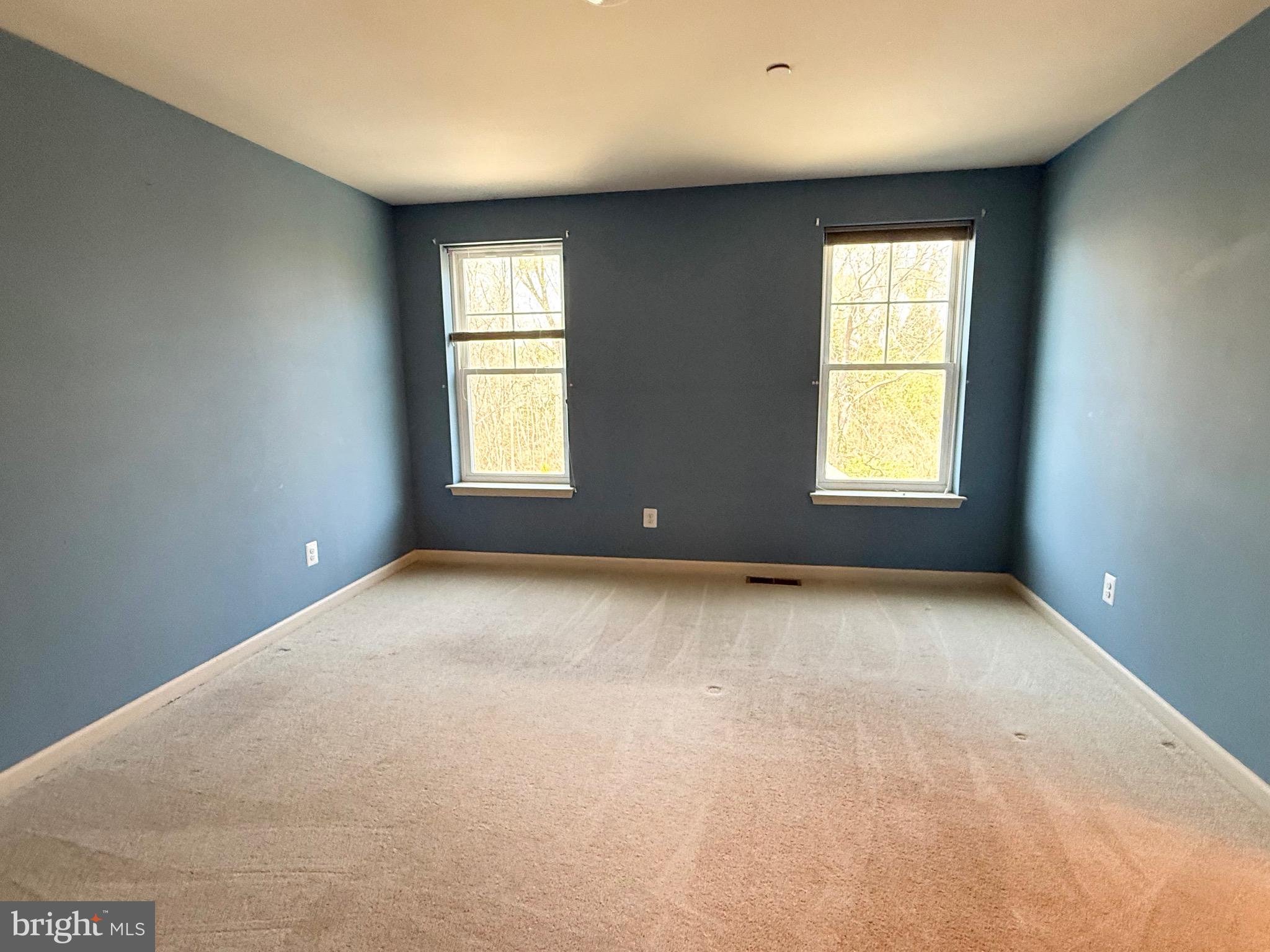 LOCUST COMMONS - Residential