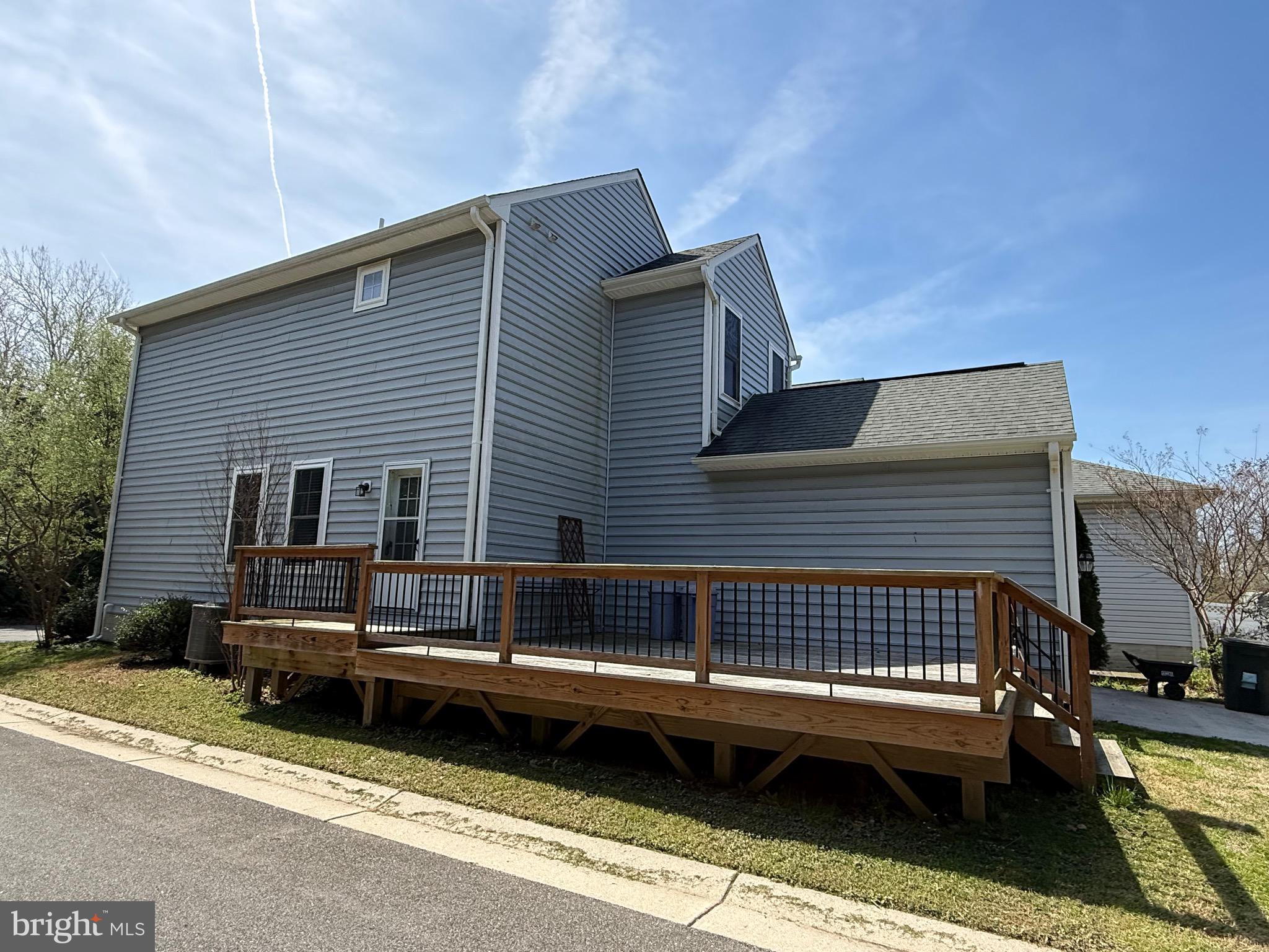 LOCUST COMMONS - Residential