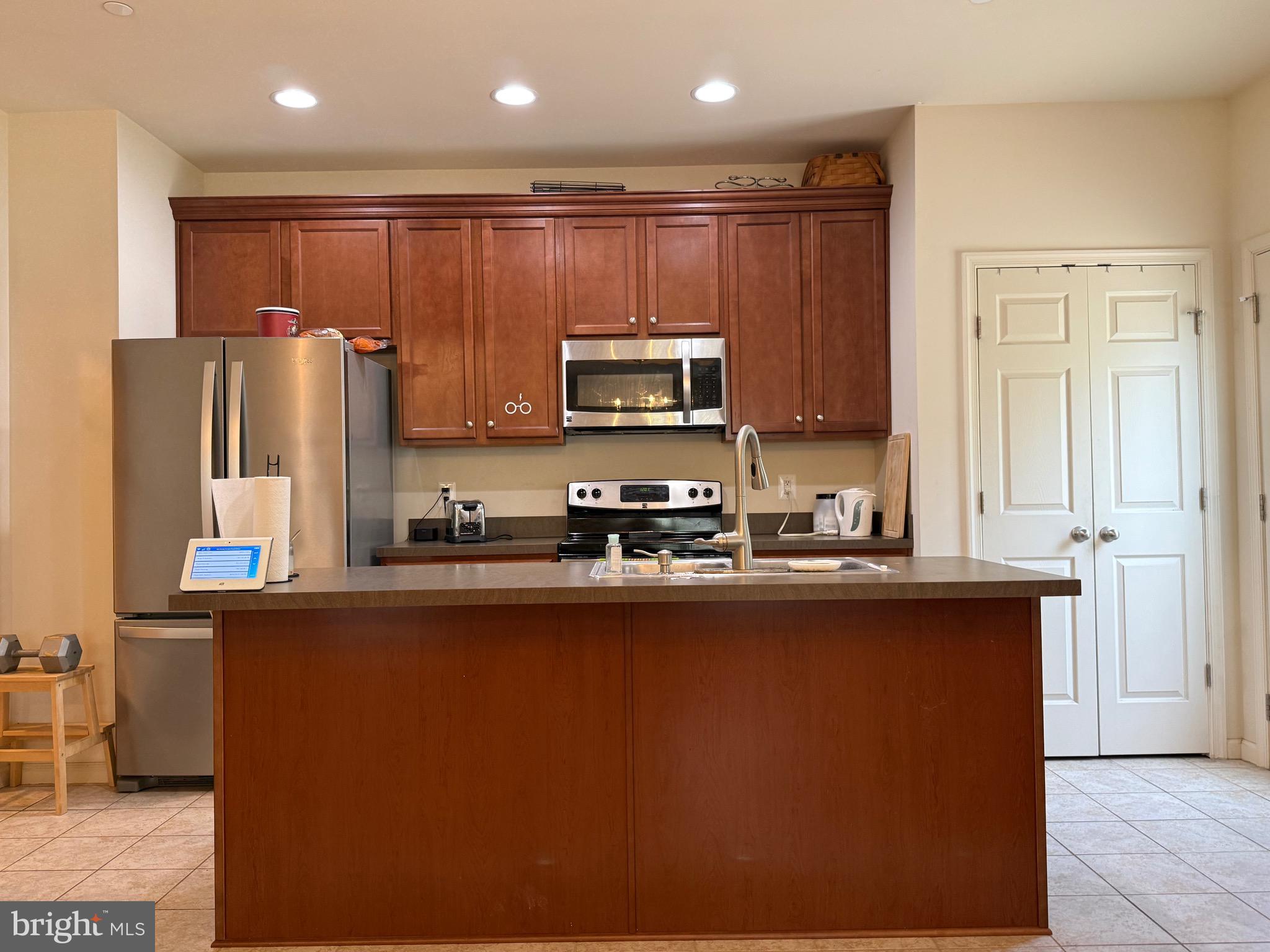 LOCUST COMMONS - Residential