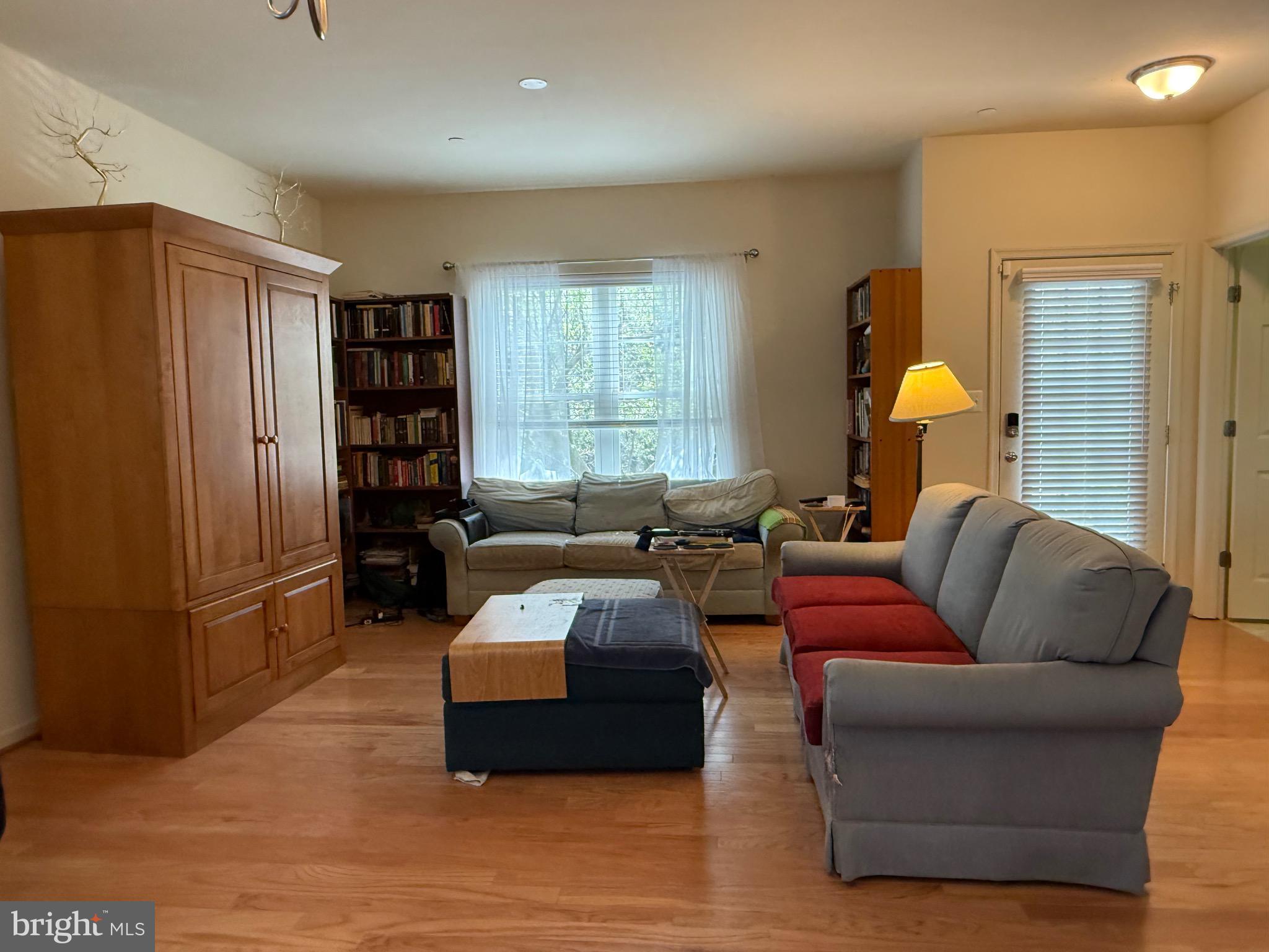 LOCUST COMMONS - Residential