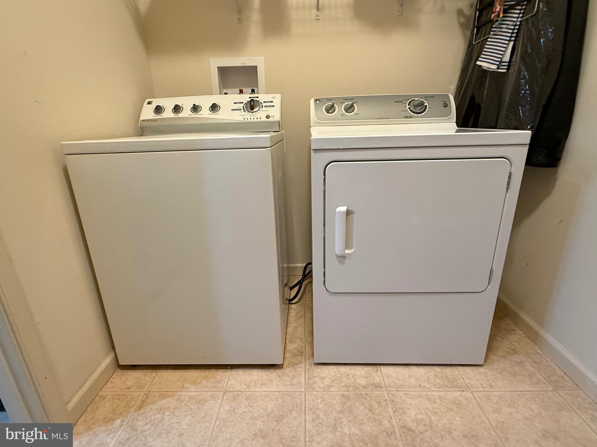 LOCUST COMMONS - Residential