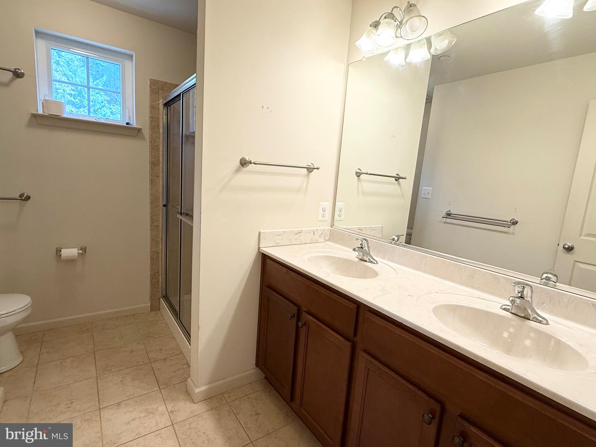 LOCUST COMMONS - Residential