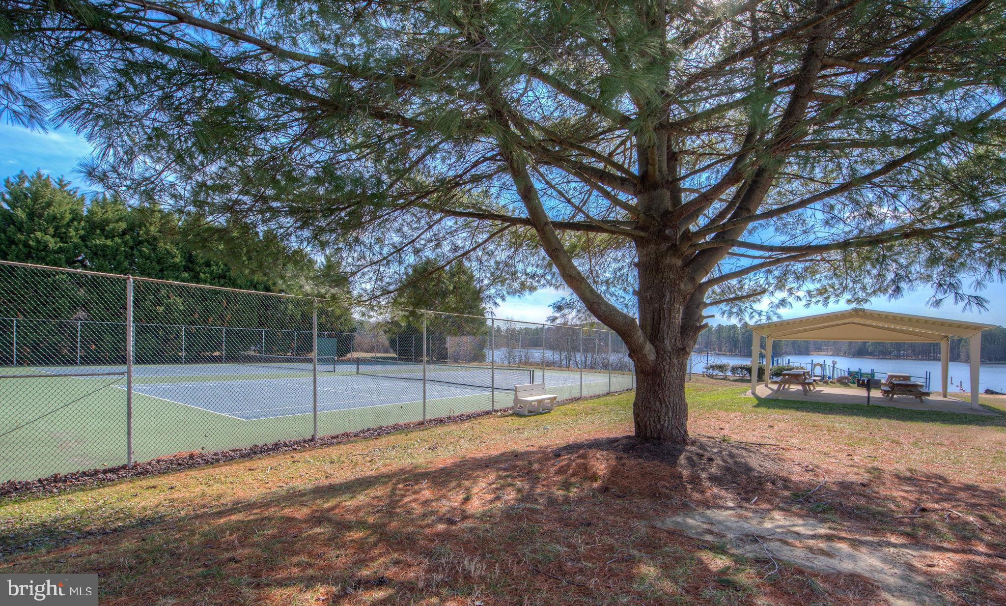 LAKE CAROLINE - Residential