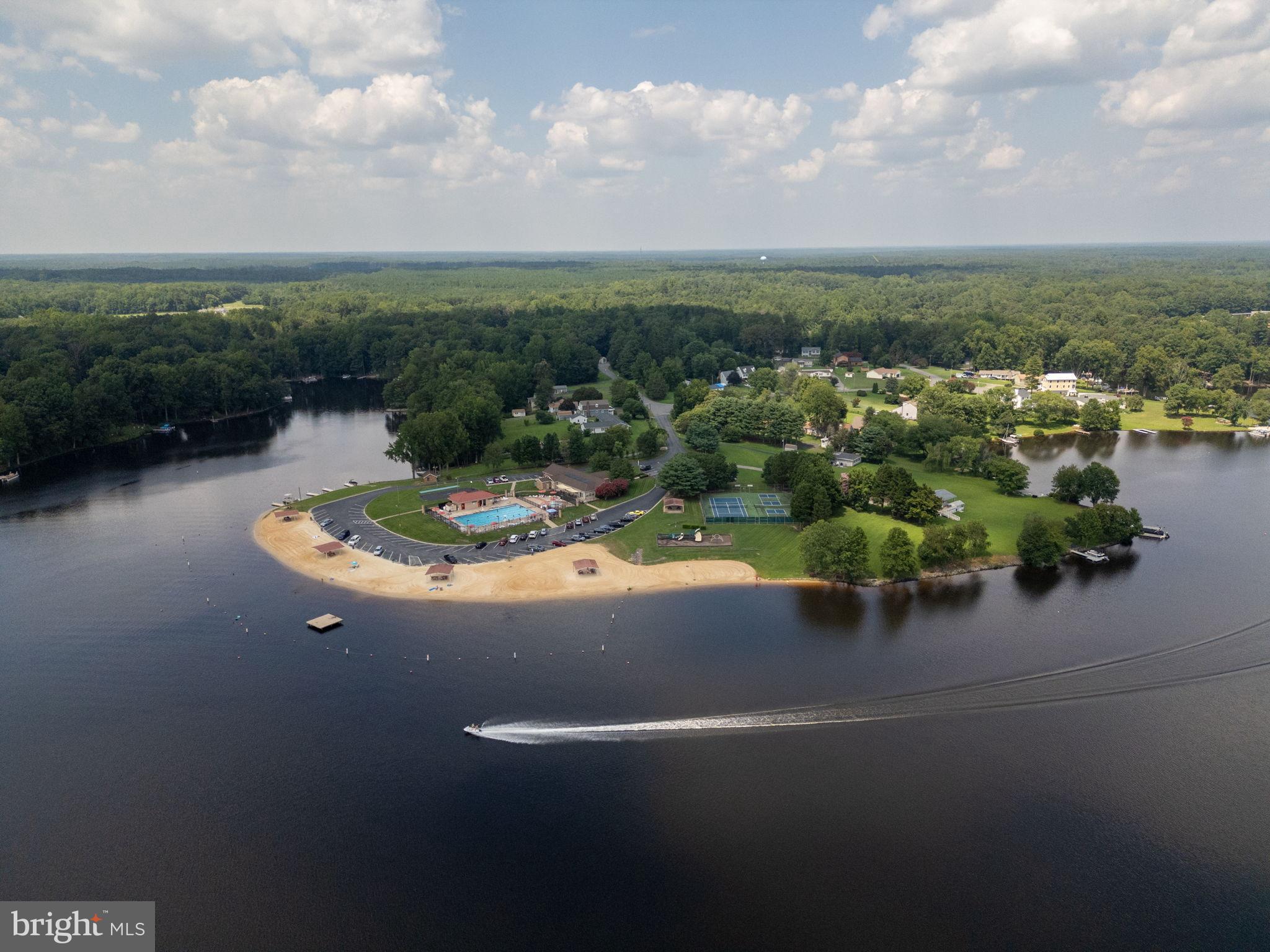 LAKE CAROLINE - Residential