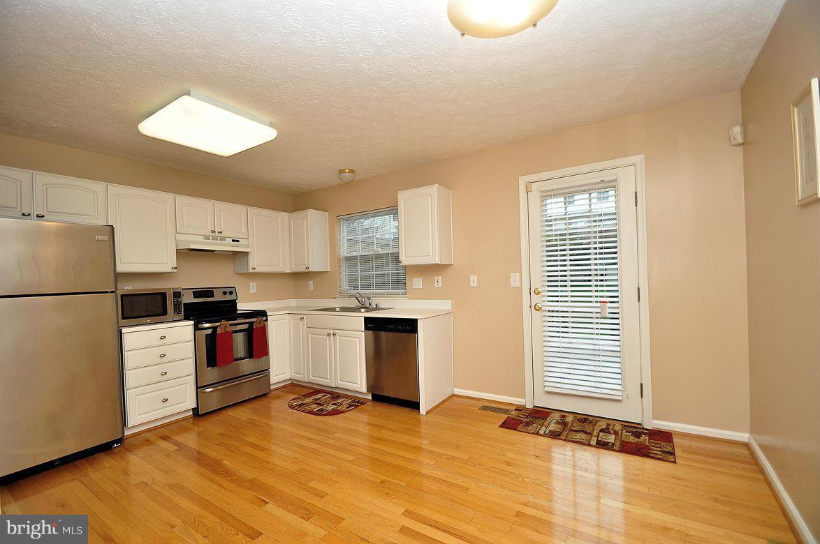 VILLAGE OF PAINTERS MILL - Residential Lease