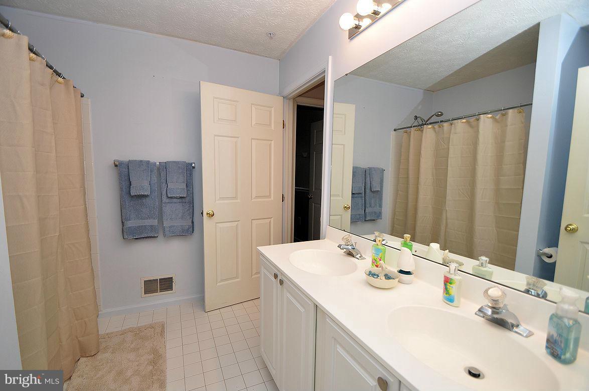 VILLAGE OF PAINTERS MILL - Residential Lease