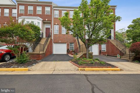 Photo of 2525 James Madison Circle, HERNDON, VA 20171 (MLS # VAFX2306386)