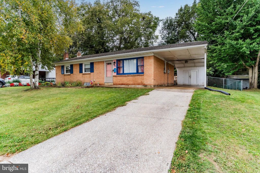 Photo of 920 W Foxcroft Dr, CAMP HILL, PA 17011 (MLS # PACB2047150)