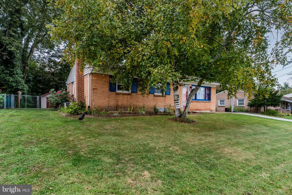 Photo of 920 W Foxcroft Dr, CAMP HILL, PA 17011 (MLS # PACB2047150)