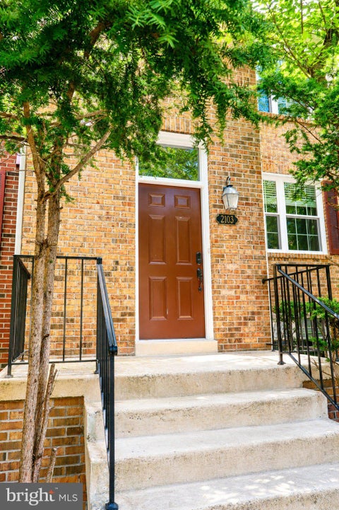 Townhouse For Rent - 2103 Dominion Heights Court<br/> Fairfax County, FALLS CHURCH, VA 22043