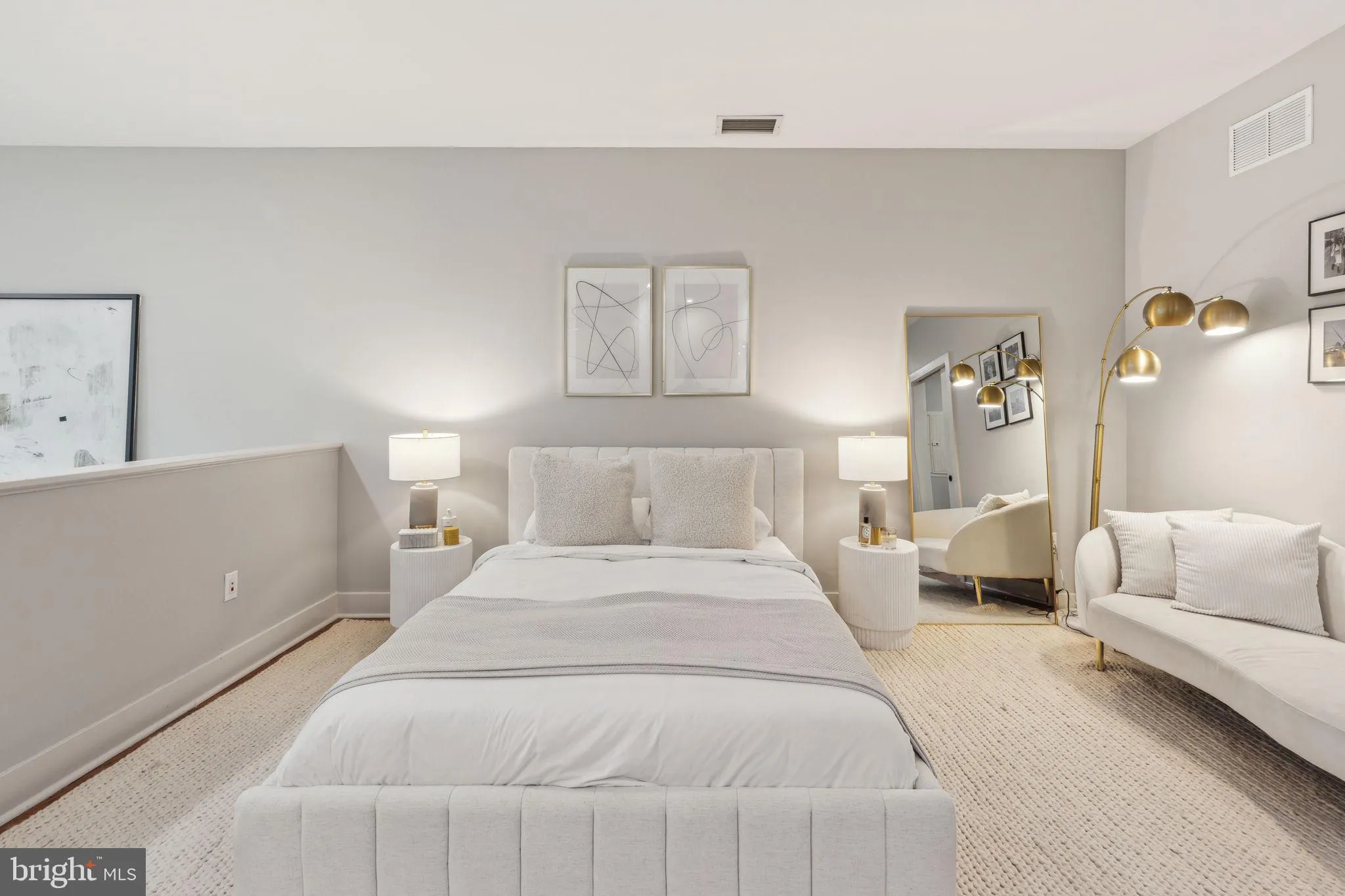 Philadelphia, Pennsylvania 19103, United States, 1 Bedroom Bedrooms, ,2 BathroomsBathrooms,Residential,Active,93580