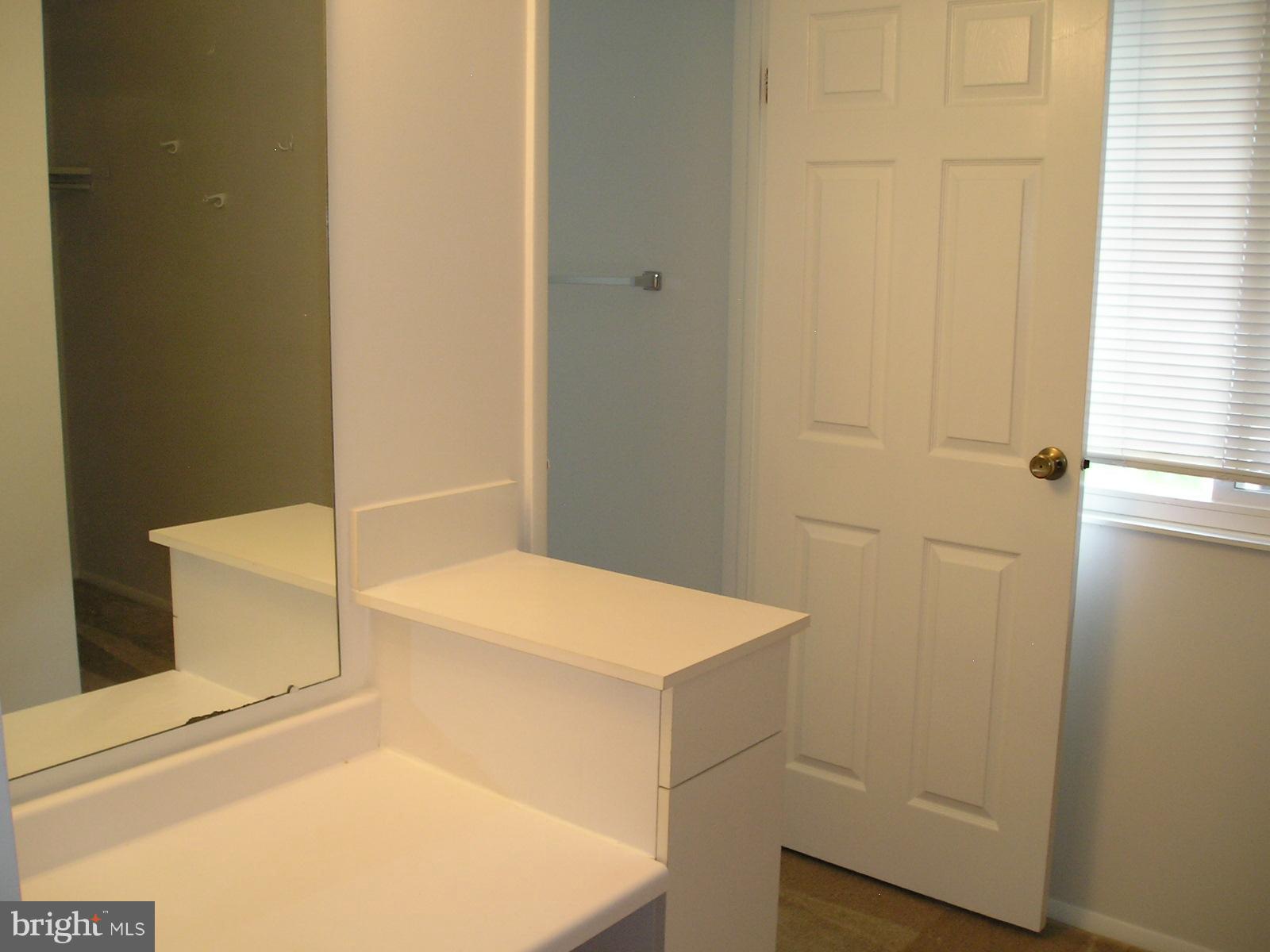 FOX MILL ESTATES - Residential Lease