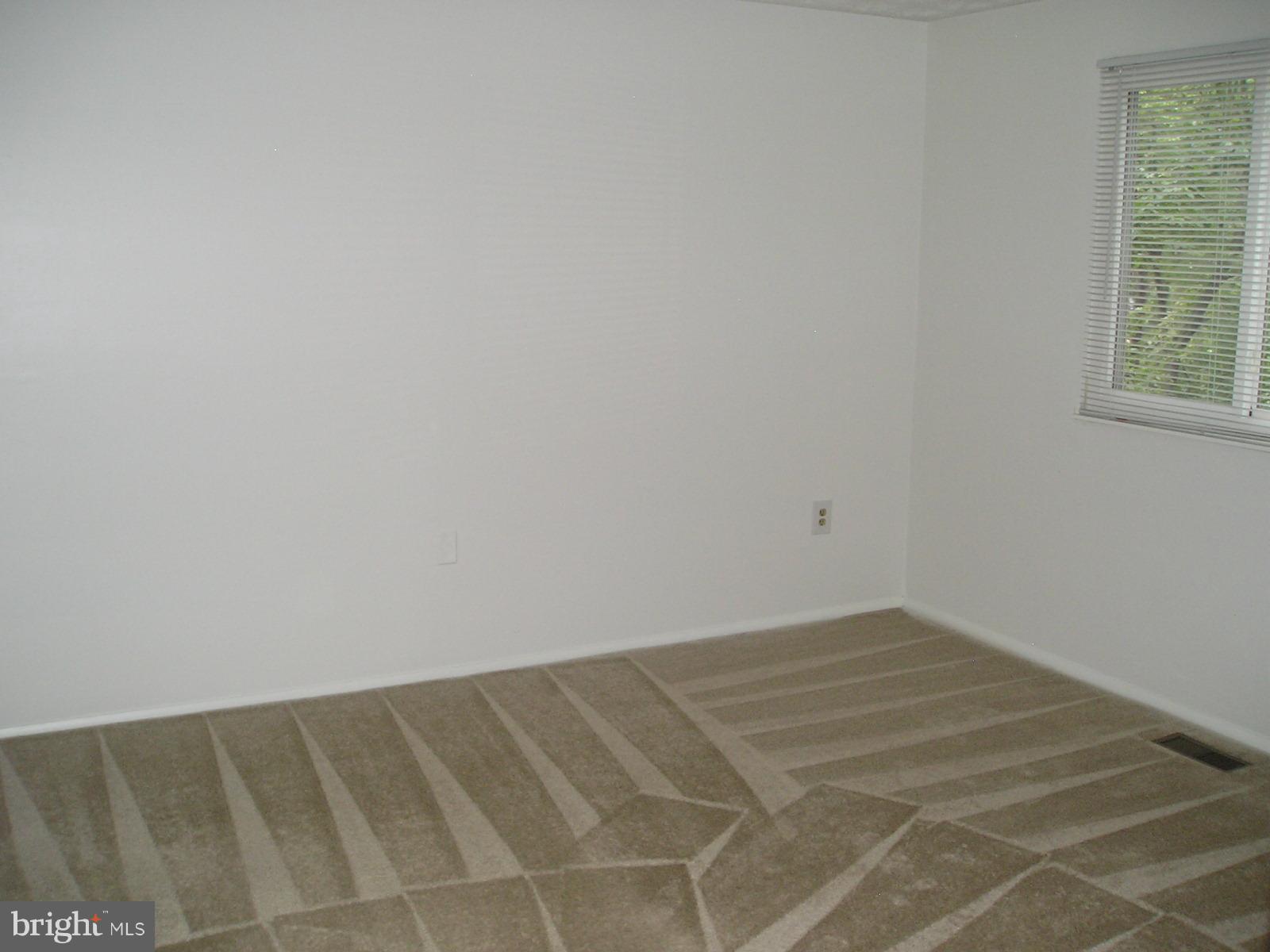 FOX MILL ESTATES - Residential Lease