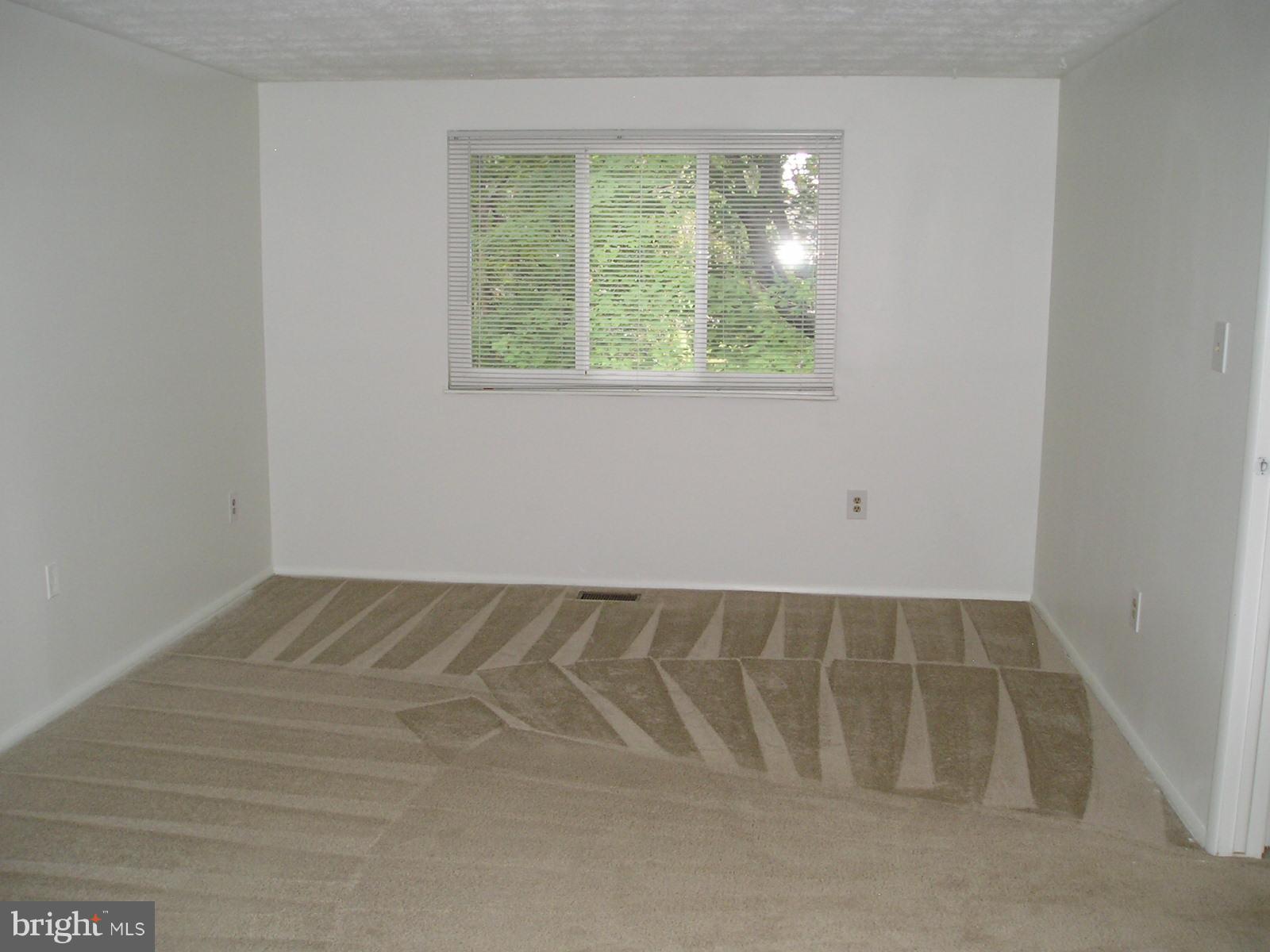 FOX MILL ESTATES - Residential Lease