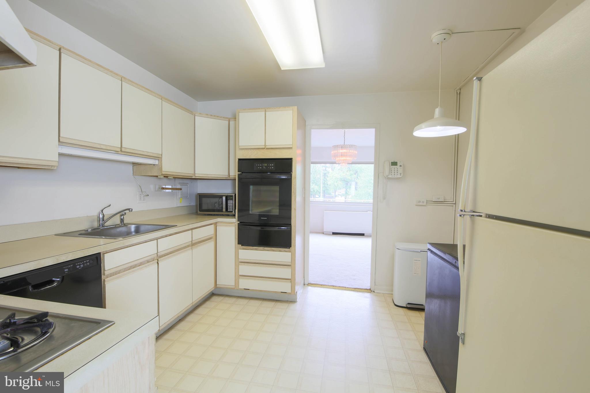 PARK TOWERS WEST - Residential