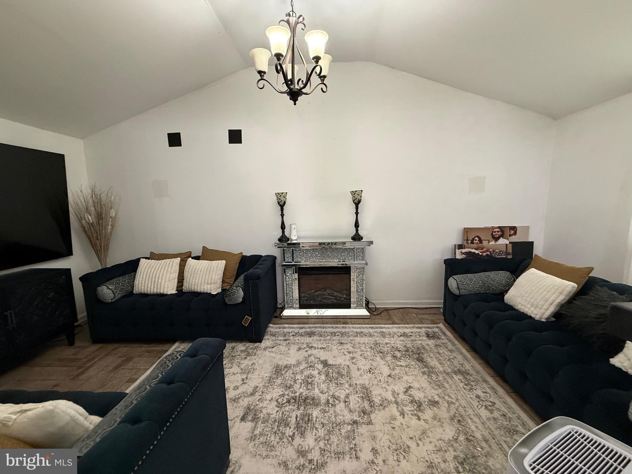 1270 KATHY LANE
