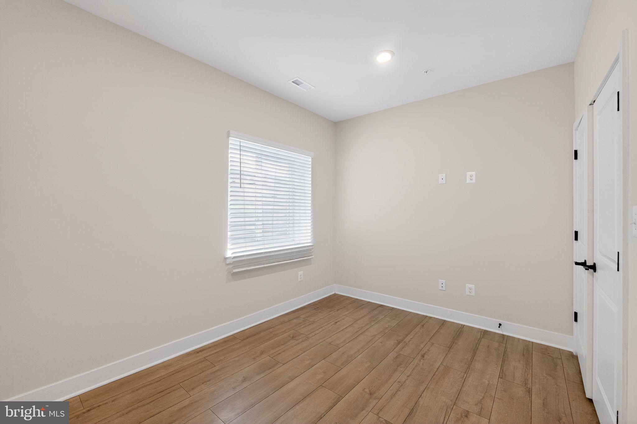 MEDFIELD - Residential