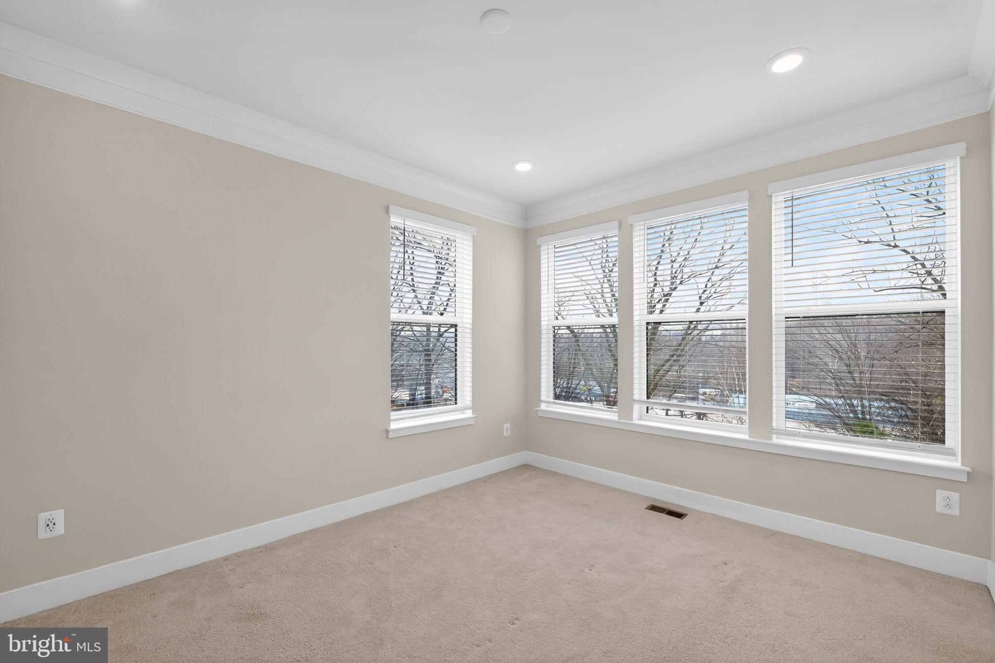 MEDFIELD - Residential