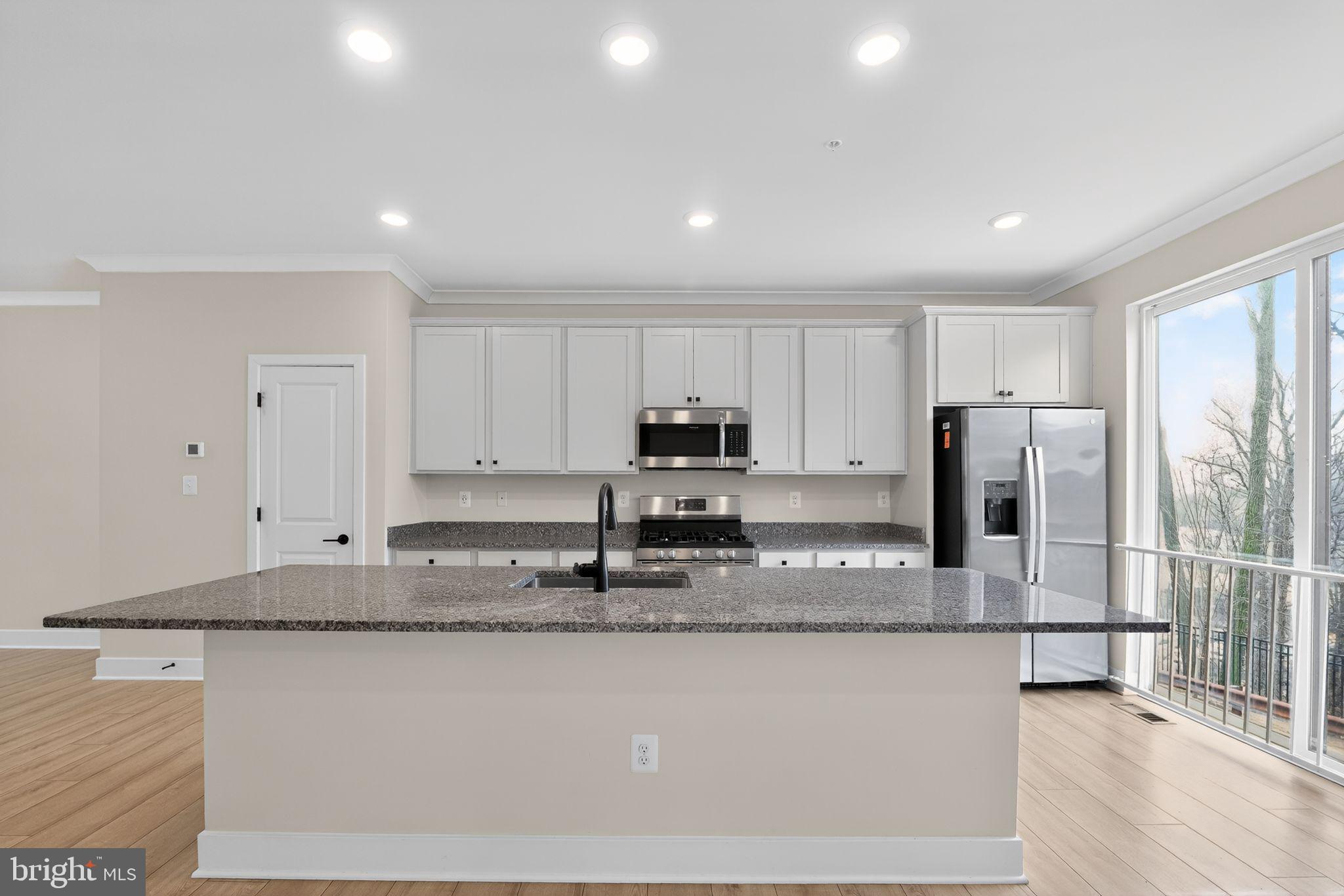 MEDFIELD - Residential